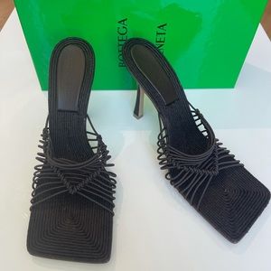 Bottega Veneta Brown Knotted Stretch Raffia Mule